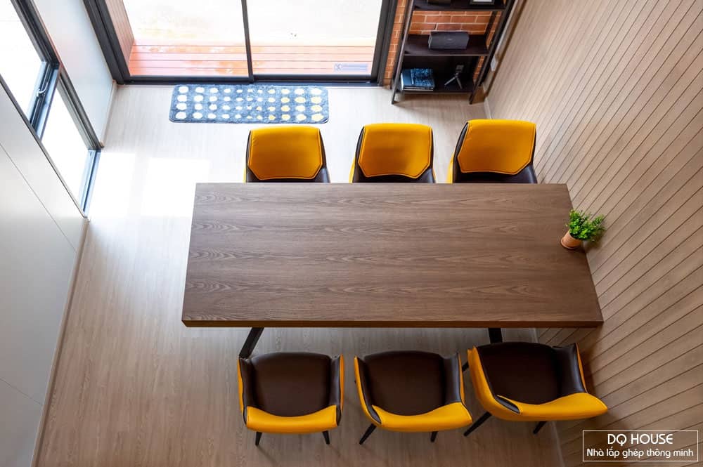 Nha tien che panel phong cach bac au