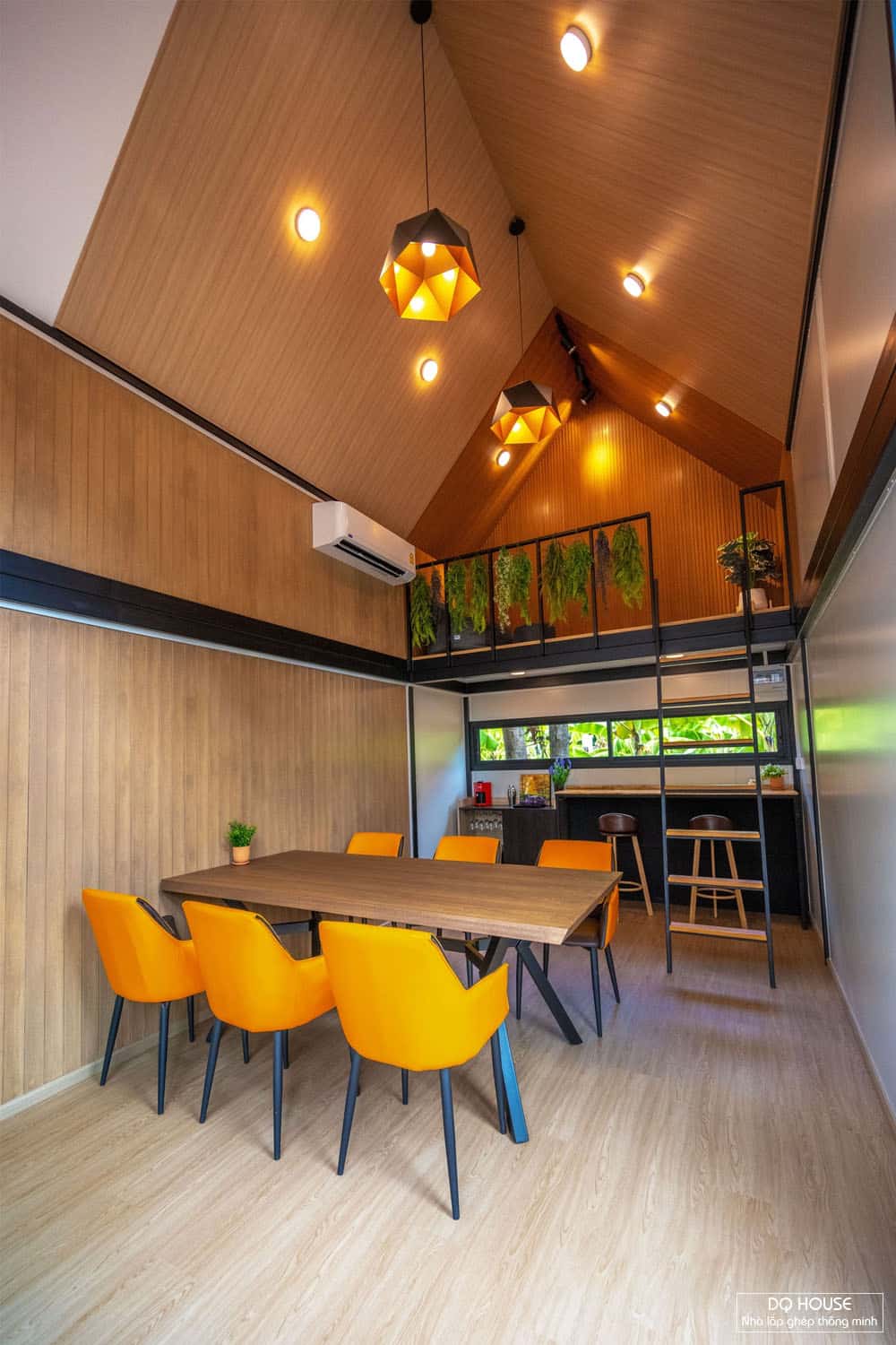 Thi cong nha tien che panel 1 tang co gac lung phong cach bac au