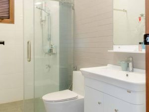 Nha ve sinh tang 1 nha lap ghep go