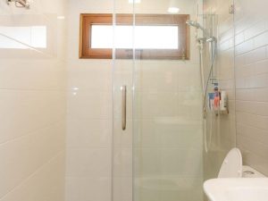 Nha ve sinh tang 2 nha lap ghep go