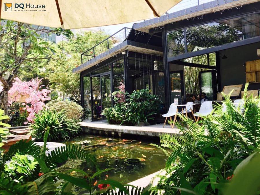 Quan ca phe khung thep mot tang co san vuon